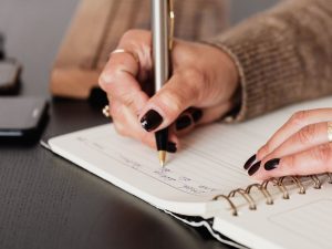 מנהיגות נשית אקטיבית הממירה את תודעת ה"מגיע לי" בניהול מו"מ נשי על חירות וערך עצמי.