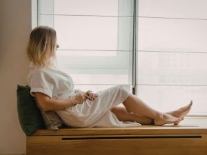 מנהיגות נשית בניהול משברים וקבלת החלטות אמיצות דרך עדשת מו"מ נשי וחירות אישית.