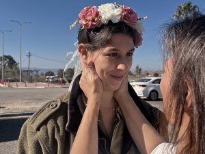 מנהיגות נשית וניהול מו"מ על חופש ואחריות מתוך סדרת המאמרים "מחברת את הנקודות" של מיקי מנור.